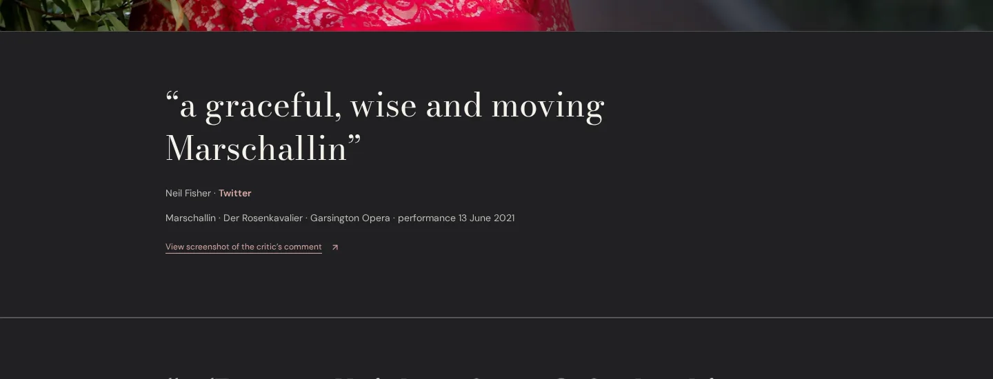 New website review entry: a large quotation with critic attribution, performance context and a link to the archived comment